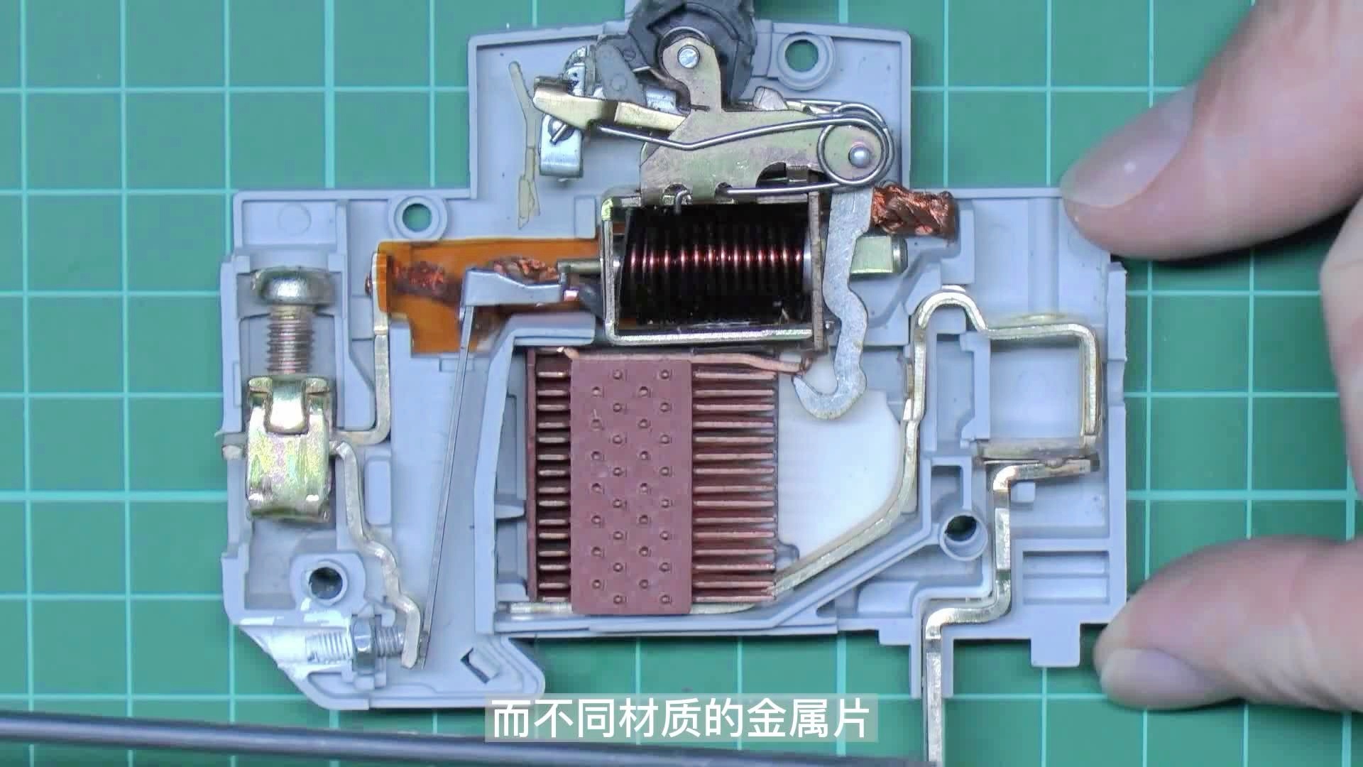 銑床與空壓機(jī)空氣凈化器的區(qū)別,銑床與空壓機(jī)空氣凈化器，深入解析頂級(jí)款57.39.62的差異與策略,高效計(jì)劃設(shè)計(jì)_英文版13.27.89