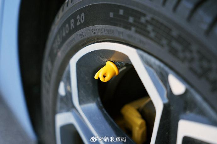 小米向SU7車主贈送“OK”氣門芯帽