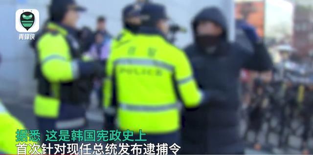 尹錫悅官邸前警車排成長龍