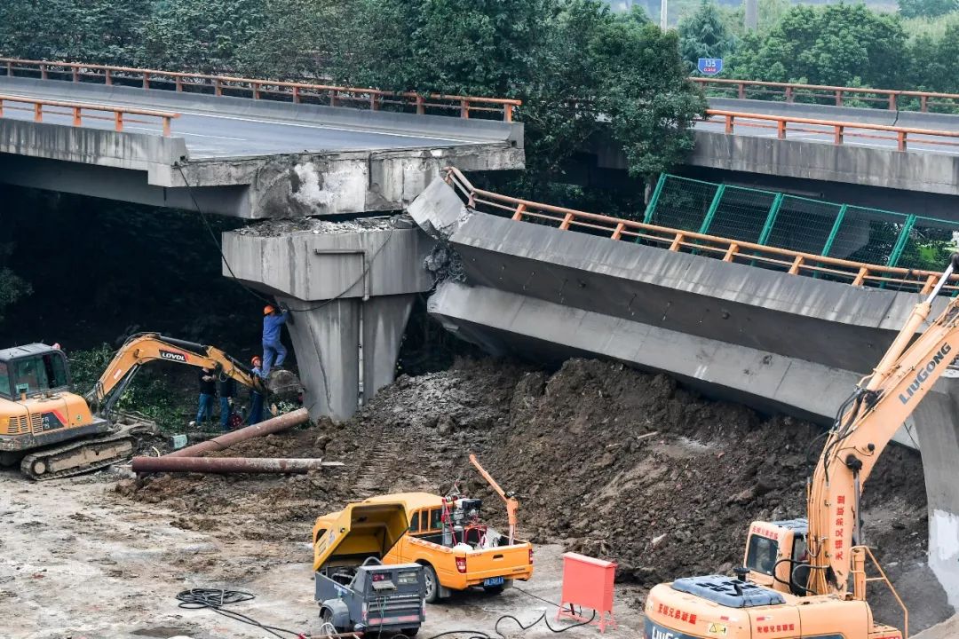 46007小魚兒主頁(yè)玄機(jī)二站,湖南永州通報(bào)罐車側(cè)翻致泄漏