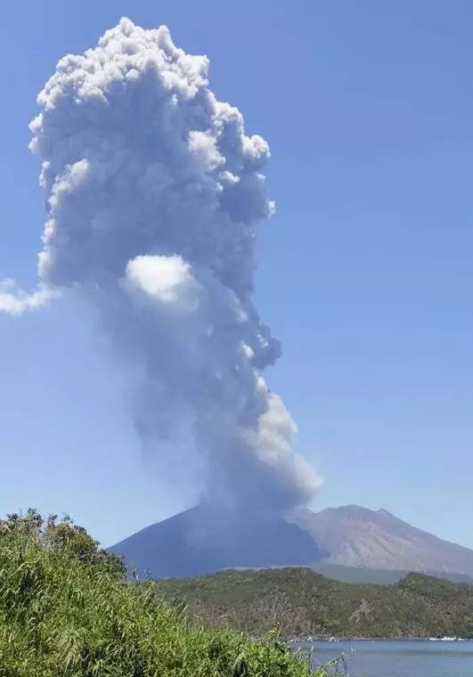 搖錢樹精準資料三期必出,日本鹿兒島火山深夜連續(xù)噴發(fā)