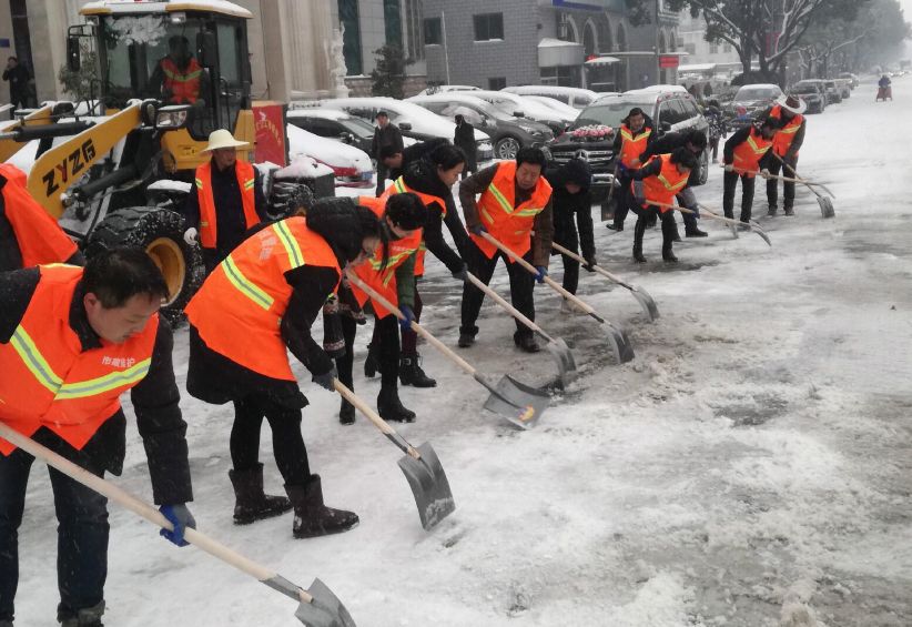 澳門免費(fèi)精準(zhǔn)資料大全,遼寧營(yíng)口大雪倡議居民非必要不出門