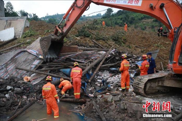 2025年王中王料精選資料,四川山體滑坡救援現(xiàn)場(chǎng)