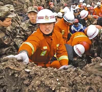 香港7777888888精準管家,四川山體滑坡親歷者：家里有3人被埋