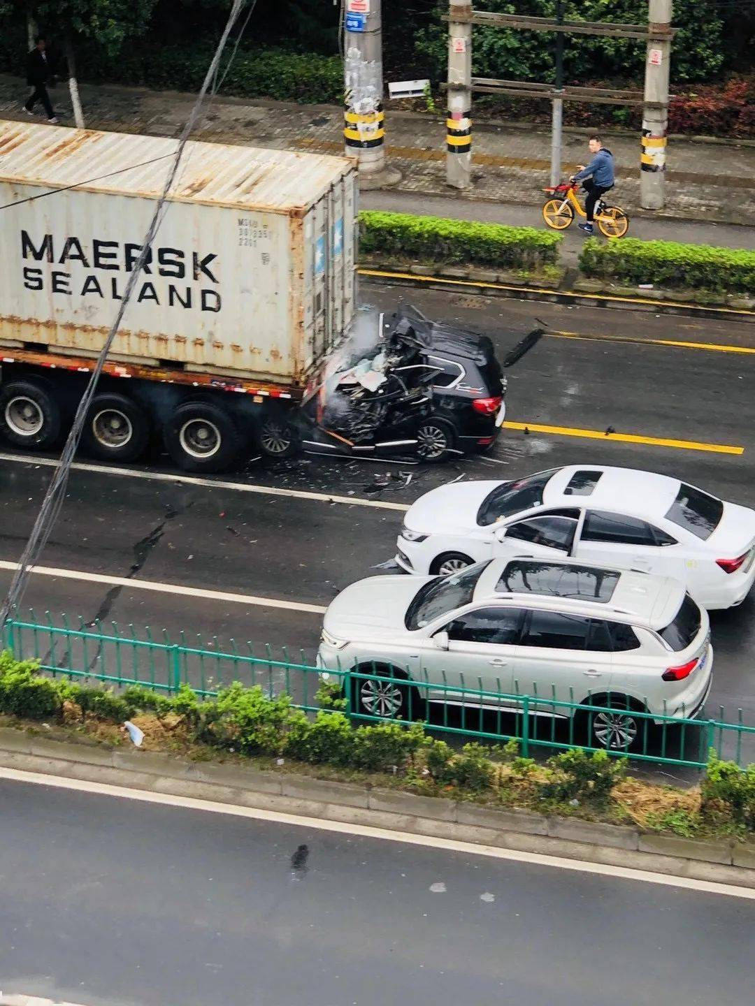 新奧股份招聘,越野車冰面行駛落水 司機(jī)不幸身亡