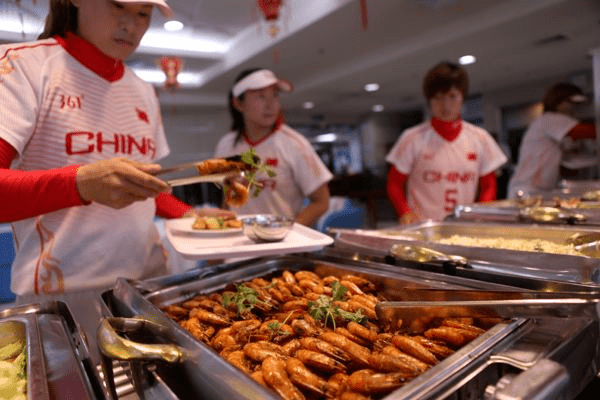 北京國(guó)家奧體中心體育場(chǎng),官方回應(yīng)食堂給學(xué)生吃“狗食桶剩菜”